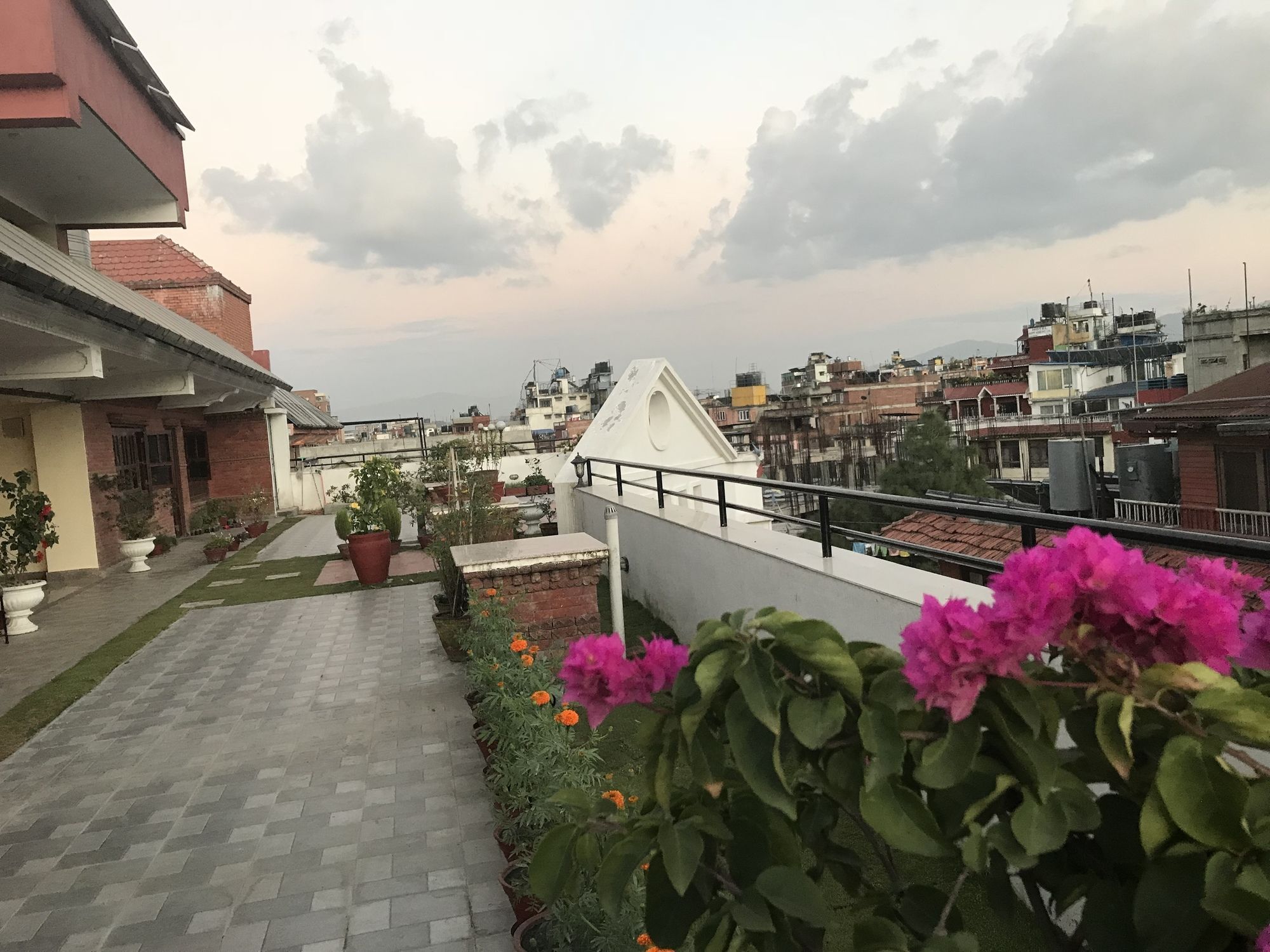 Dom Himalaya Hotel Kathmandu Exteriör bild