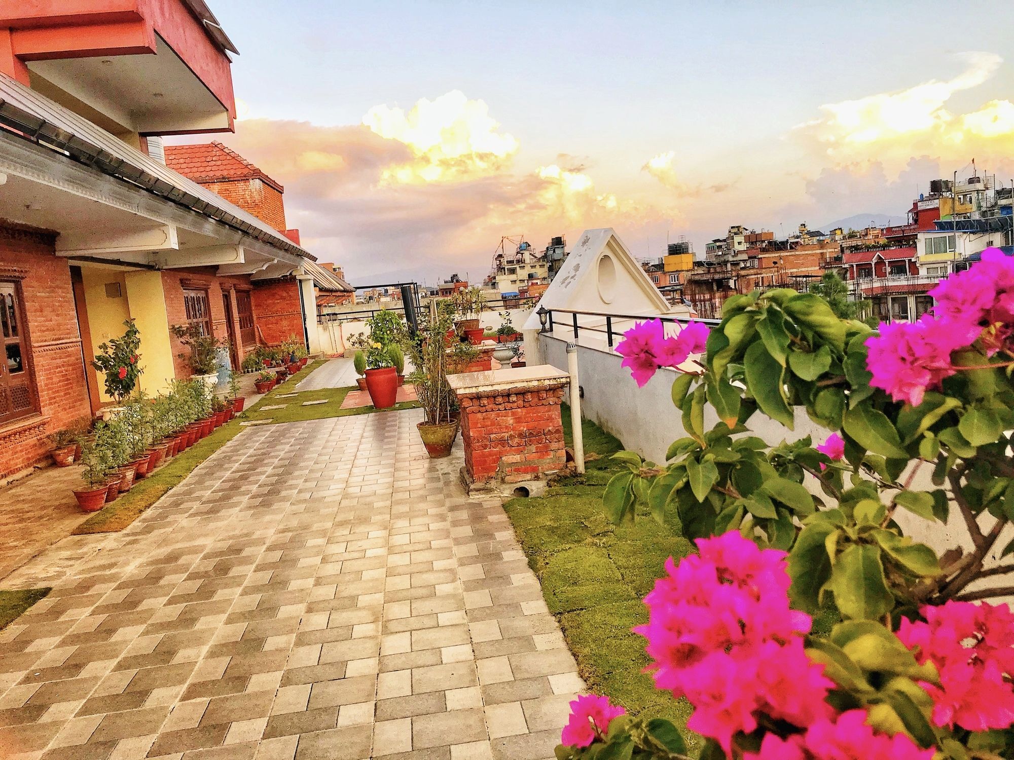 Dom Himalaya Hotel Kathmandu Exteriör bild